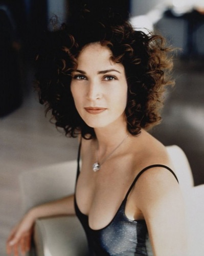 Kim Delaney después